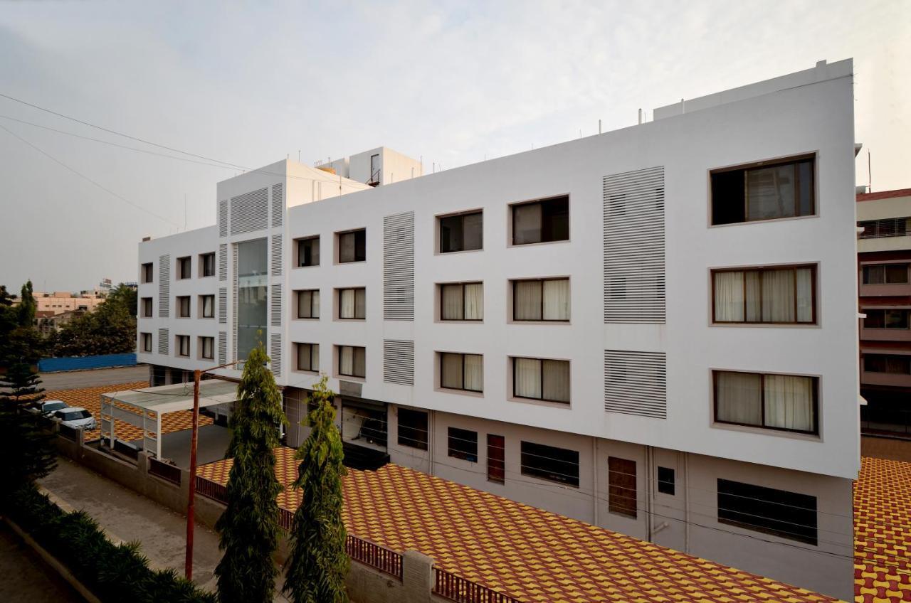 Hotel Dwarka Park Shirdi Exterior foto